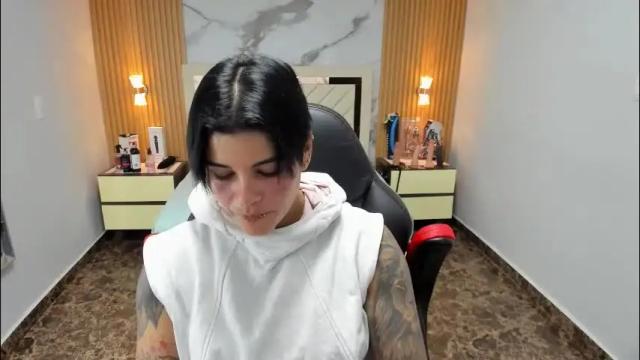 Image 2 of karolandluna Stream on Chaturbate on 1 month ago