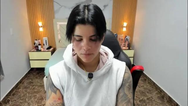 Image 4 of karolandluna Stream on Chaturbate on 1 month ago