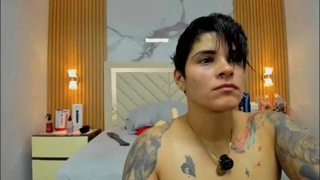 Image 3 of karolandluna Stream on Chaturbate on 1 month ago