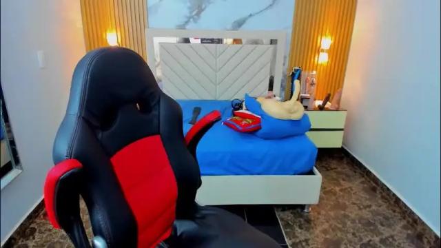 Image 3 of karolandluna Stream on Chaturbate on 1 month ago