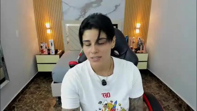 Image 2 of karolandluna Stream on Chaturbate on 28 days ago