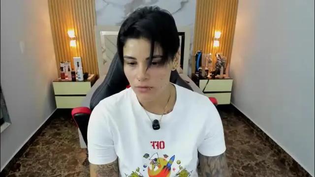 Image 3 of karolandluna Stream on Chaturbate on 28 days ago