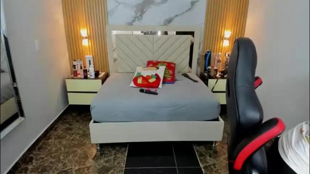 Image 4 of karolandluna Stream on Chaturbate on 28 days ago