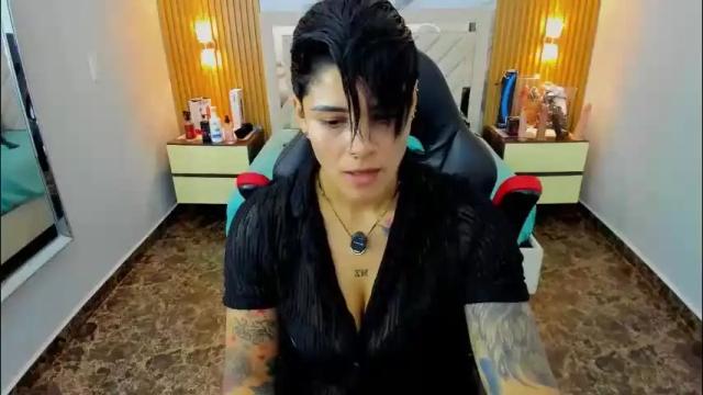 Image 4 of karolandluna Stream on Chaturbate on 27 days ago