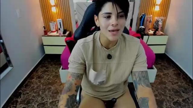 Image 12 of karolandluna Stream on Chaturbate on 26 days ago