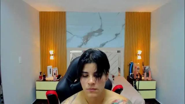 Image 4 of karolandluna Stream on Chaturbate on 14 days ago