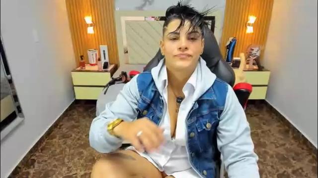 Image 4 of karolandluna Stream on Chaturbate on 10 days ago