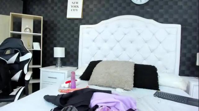 Image 8 of karolayn_15 Stream on Chaturbate on 1 month ago