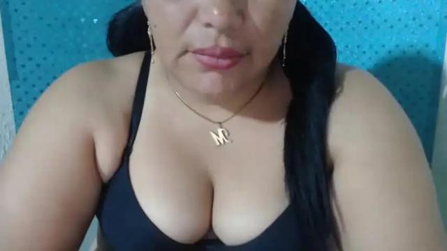 Image 6 of karolbb Stream on Chaturbate on 13 months ago