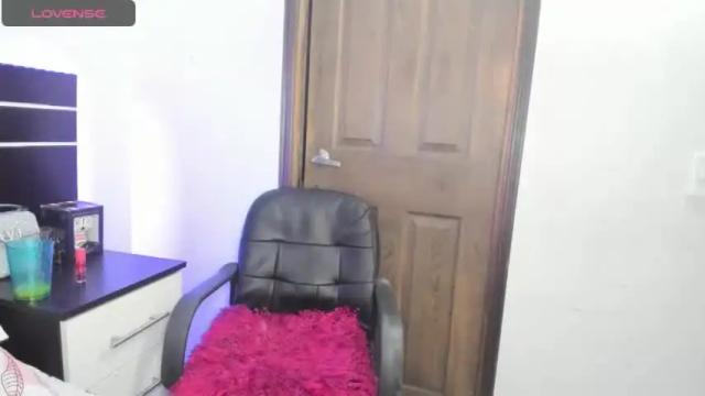 Image 12 of karolg____ Stream on Chaturbate on 14 months ago