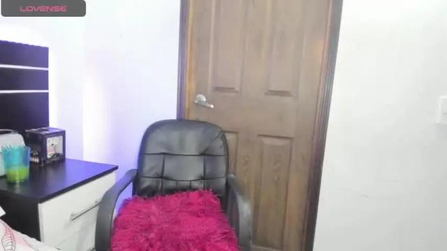 Image 6 of karolg____ Stream on Chaturbate on 14 months ago