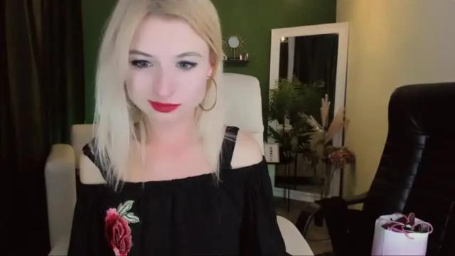 Image 2 of karolina_evanss Stream on Chaturbate on 20 months ago