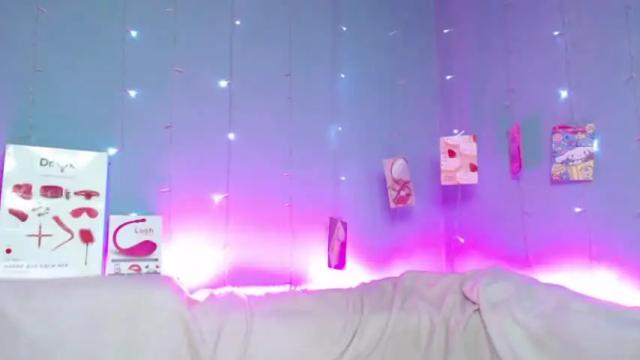 Image 3 of karolina_hottie_ Stream on Chaturbate on 14 months ago