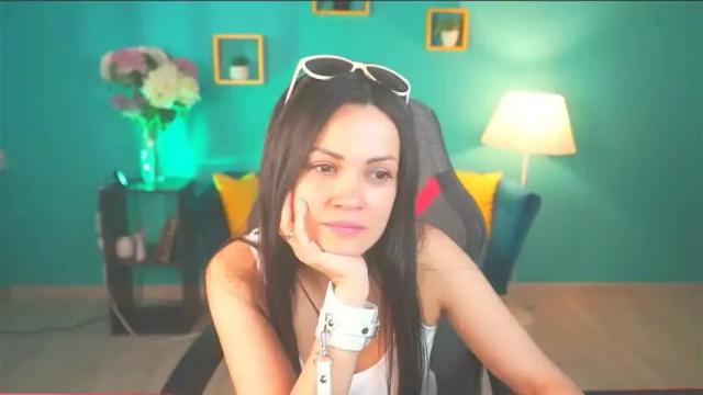 Image 2 of karolinarobinson Stream on Chaturbate on 13 months ago