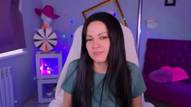 Image 11 of karolinarobinson Stream on Chaturbate on 13 months ago
