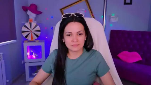 Image 2 of karolinarobinson Stream on Chaturbate on 13 months ago