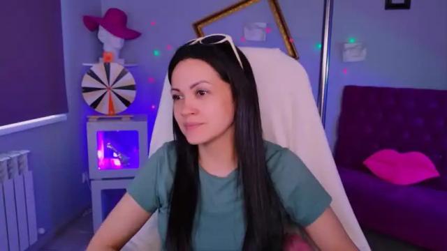 Image 3 of karolinarobinson Stream on Chaturbate on 13 months ago