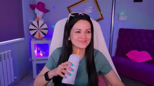 Image 4 of karolinarobinson Stream on Chaturbate on 13 months ago