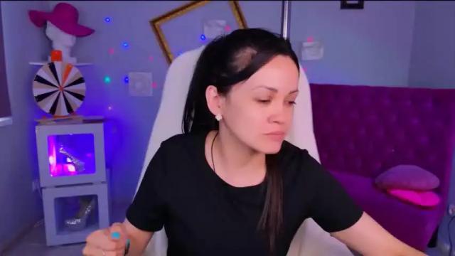 Image 12 of karolinarobinson Stream on Chaturbate on 13 months ago