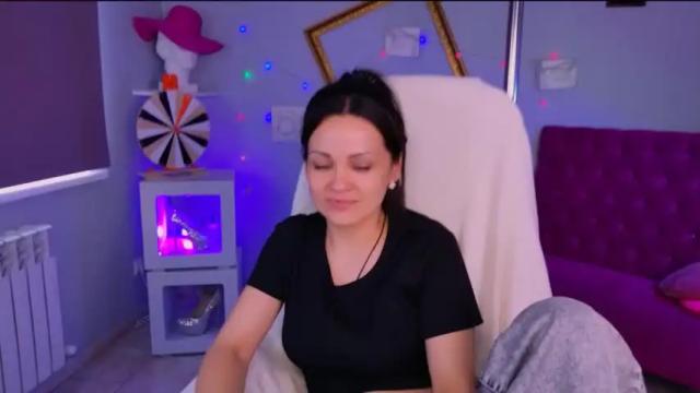 Image 3 of karolinarobinson Stream on Chaturbate on 13 months ago
