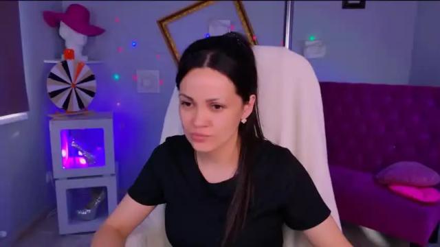 Image 8 of karolinarobinson Stream on Chaturbate on 13 months ago