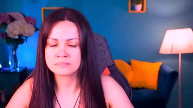 Image 3 of karolinarobinson Stream on Chaturbate on 13 months ago