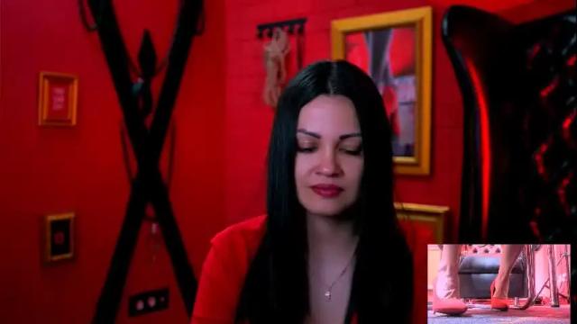 Image 2 of karolinarobinson Stream on Chaturbate on 4 months ago