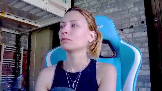 Image 7 of karoline121 Stream on Chaturbate on 28 days ago