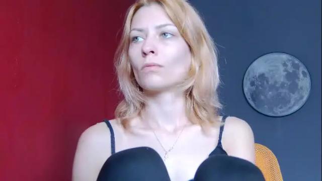 Image 4 of karoline121 Stream on Chaturbate on 18 days ago