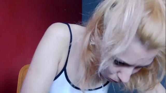 Image 2 of karoline121 Stream on Chaturbate on 13 days ago