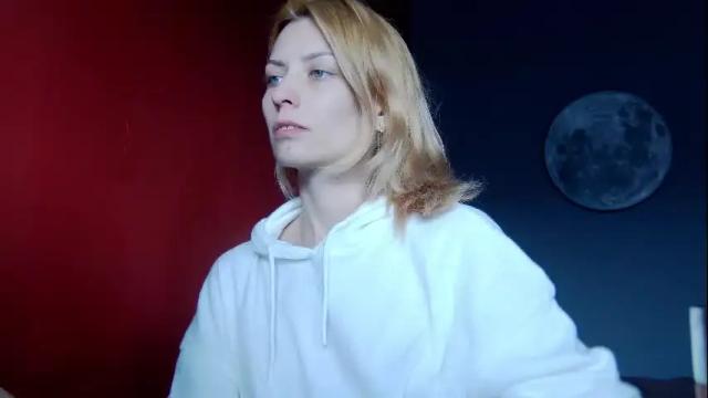 Image 3 of karoline121 Stream on Chaturbate on 13 days ago