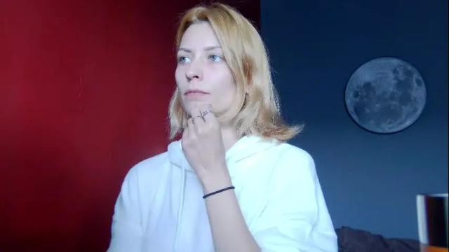 Image 4 of karoline121 Stream on Chaturbate on 13 days ago