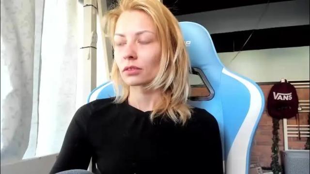 Image 2 of karoline121 Stream on Chaturbate on 1 month ago