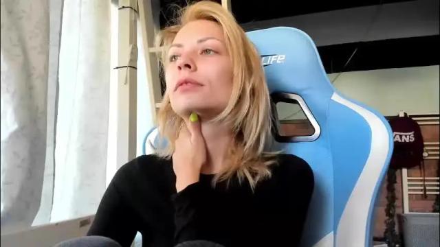 Image 3 of karoline121 Stream on Chaturbate on 1 month ago