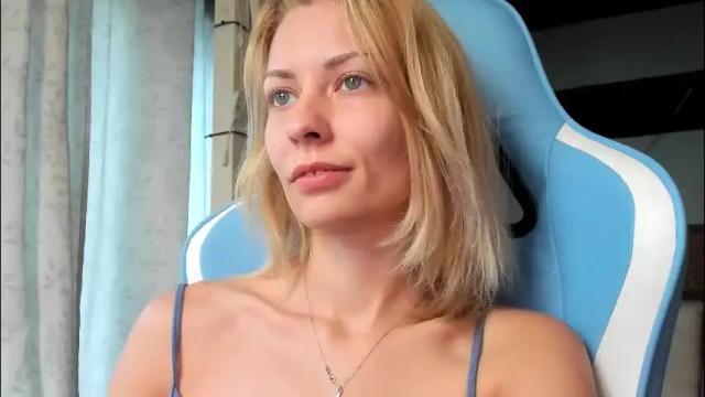 Image 12 of karoline121 Stream on Chaturbate on 1 month ago