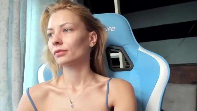 Image 4 of karoline121 Stream on Chaturbate on 1 month ago