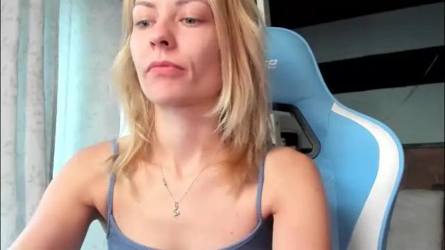Image 7 of karoline121 Stream on Chaturbate on 1 month ago