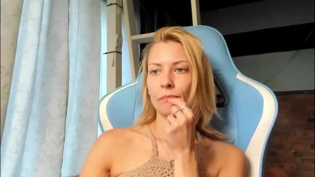 Image 3 of karoline121 Stream on Chaturbate on 1 month ago