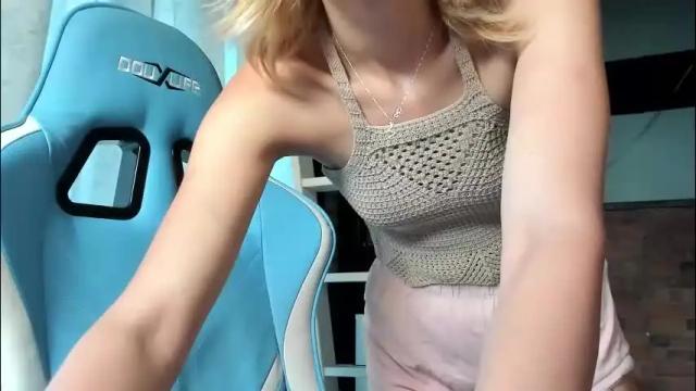 Image 4 of karoline121 Stream on Chaturbate on 1 month ago