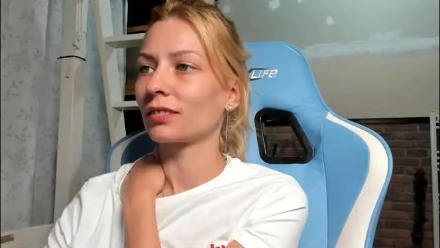 Image 12 of karoline121 Stream on Chaturbate on 1 month ago