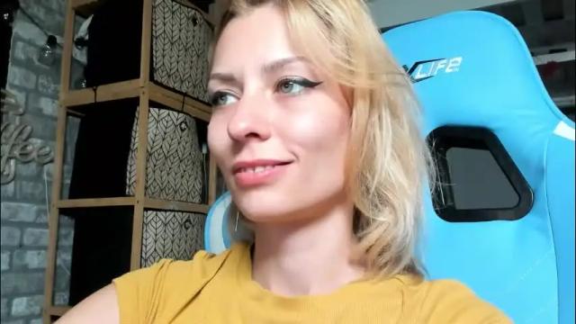 Image 10 of karoline121 Stream on Chaturbate on 1 month ago