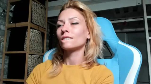 Image 8 of karoline121 Stream on Chaturbate on 1 month ago