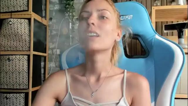 Image 4 of karoline121 Stream on Chaturbate on 1 month ago