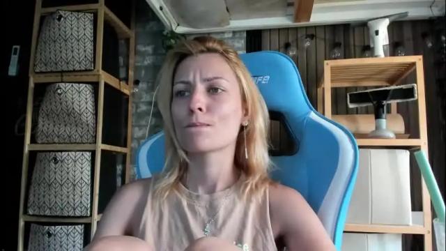 Image 11 of karoline121 Stream on Chaturbate on 1 month ago