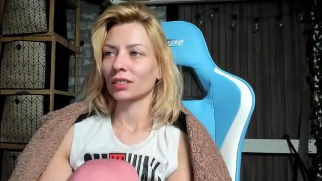 Image 2 of karoline121 Stream on Chaturbate on 1 month ago