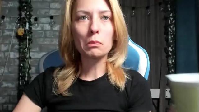Image 3 of karoline121 Stream on Chaturbate on 1 month ago
