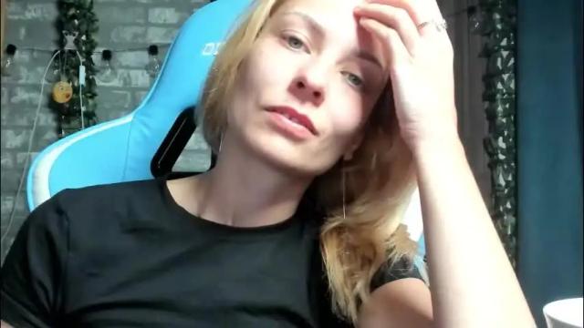 Image 7 of karoline121 Stream on Chaturbate on 1 month ago