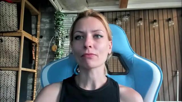 Image 2 of karoline121 Stream on Chaturbate on 29 days ago