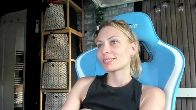 Image 2 of karoline121 Stream on Chaturbate on 28 days ago