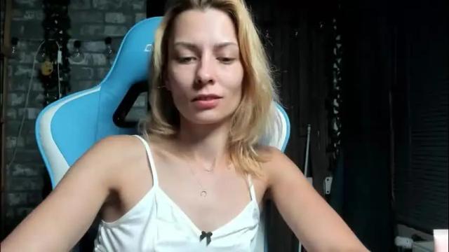 Image 11 of karoline121 Stream on Chaturbate on 26 days ago